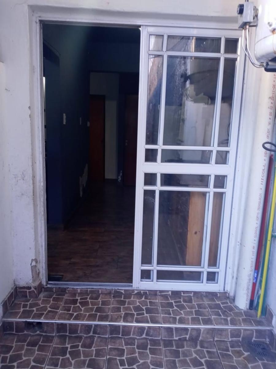 ENRIQUE FERMI  1650 · Morón — foto 12