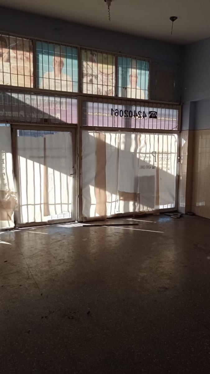 HIPOLITO YRIGOYEN 5600 · Lanús — foto 3