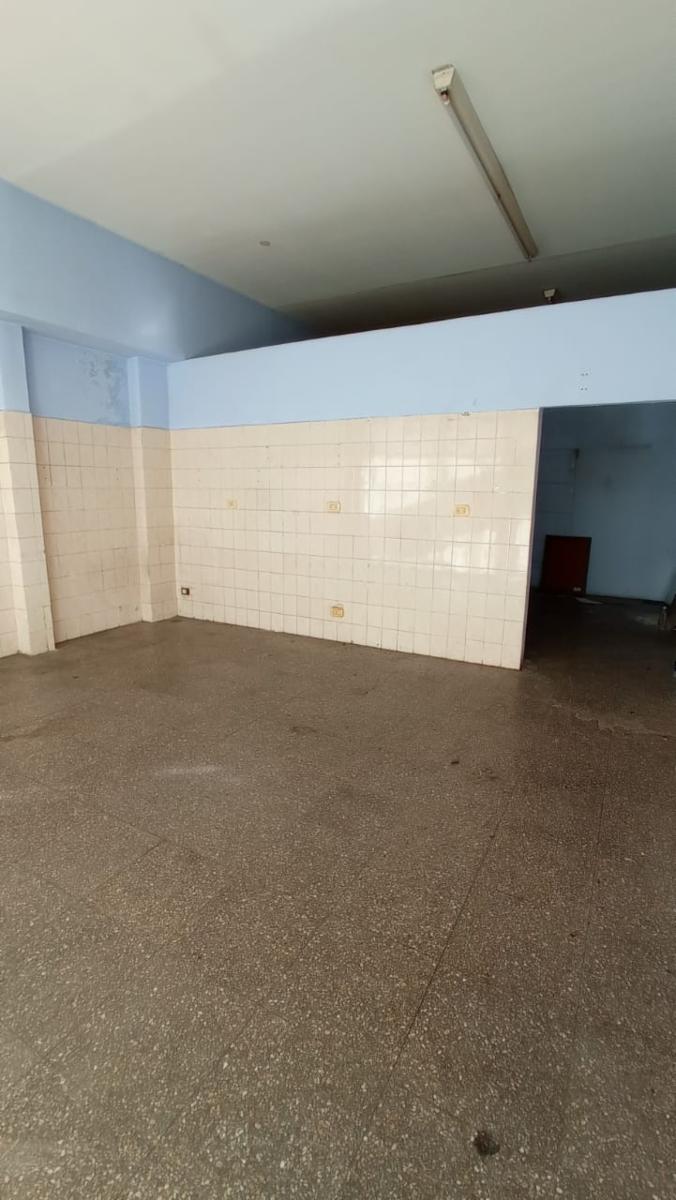 HIPOLITO YRIGOYEN 5600 · Lanús — foto 6