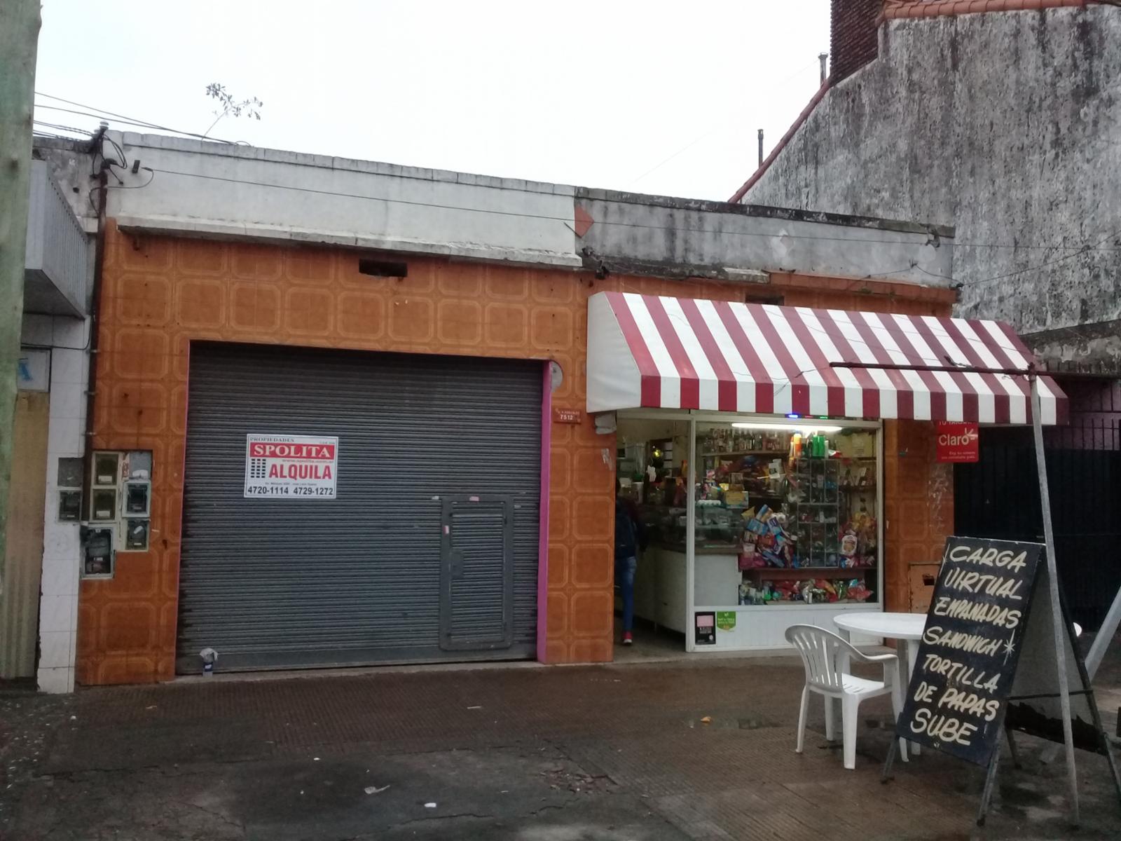 2 LOCALES Y FONDO LIBRE EN EXCELENTE UBICACION