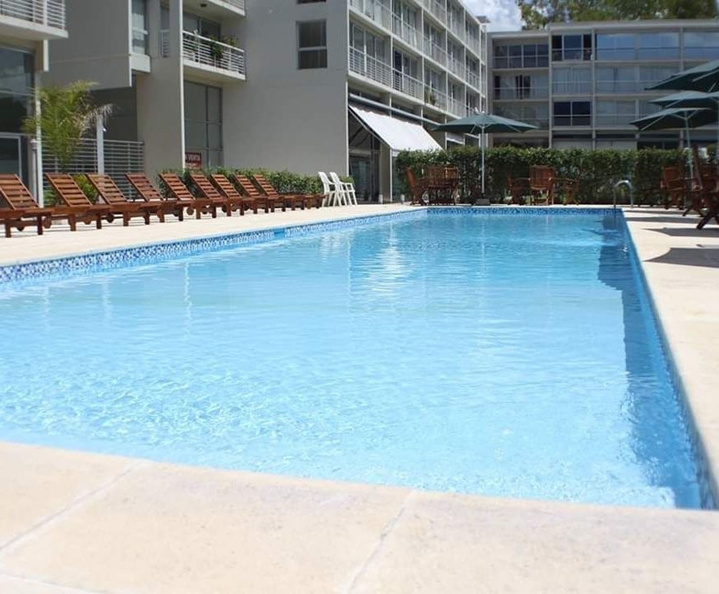 Venta departamento AMPLIO más cochera subterránea. Seguridad. Pileta. Parrilla