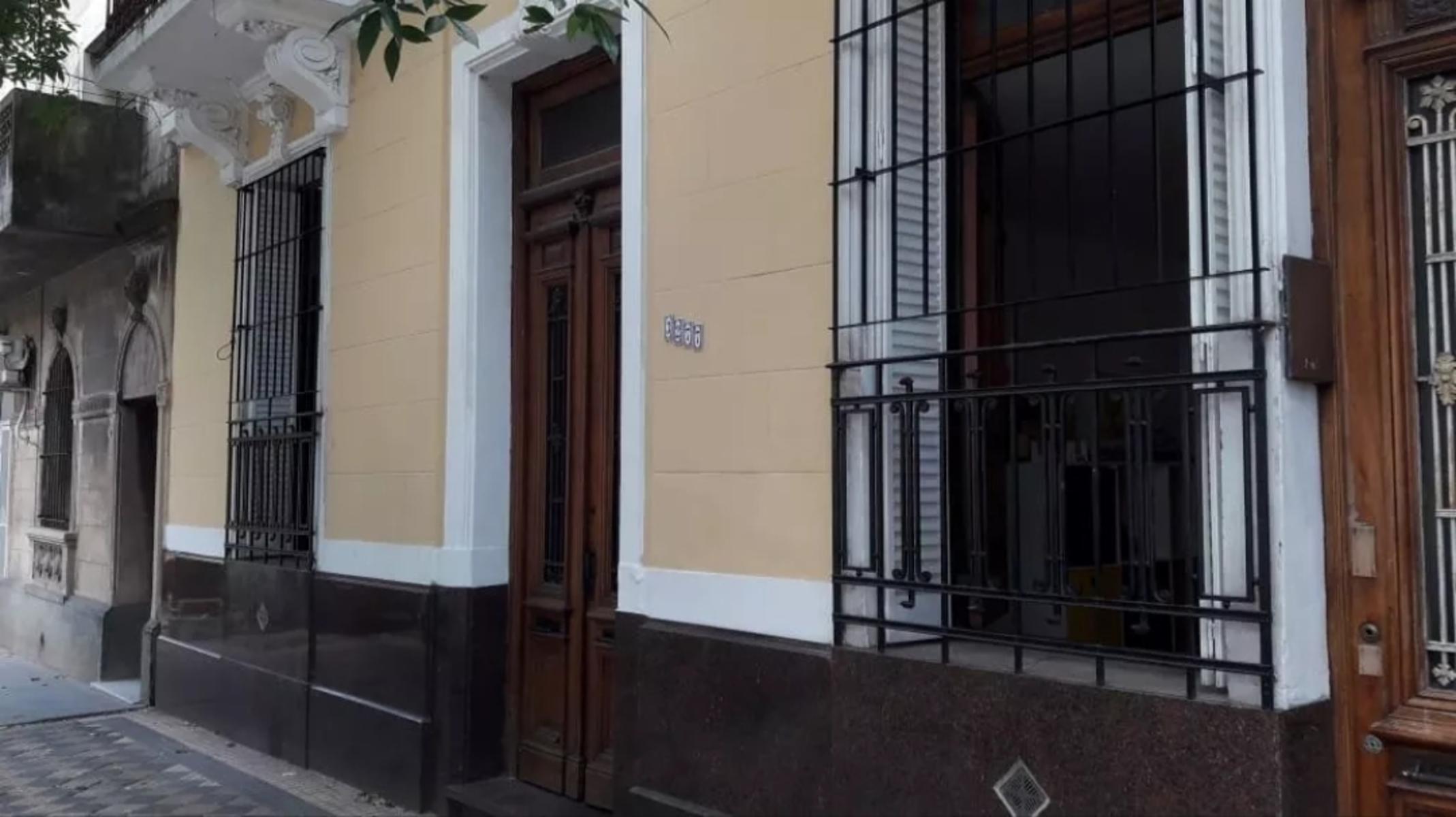 Excelente PH 5 amb con entrada independiente, patio y terraza con quincho y parrilla, Parque Patricios