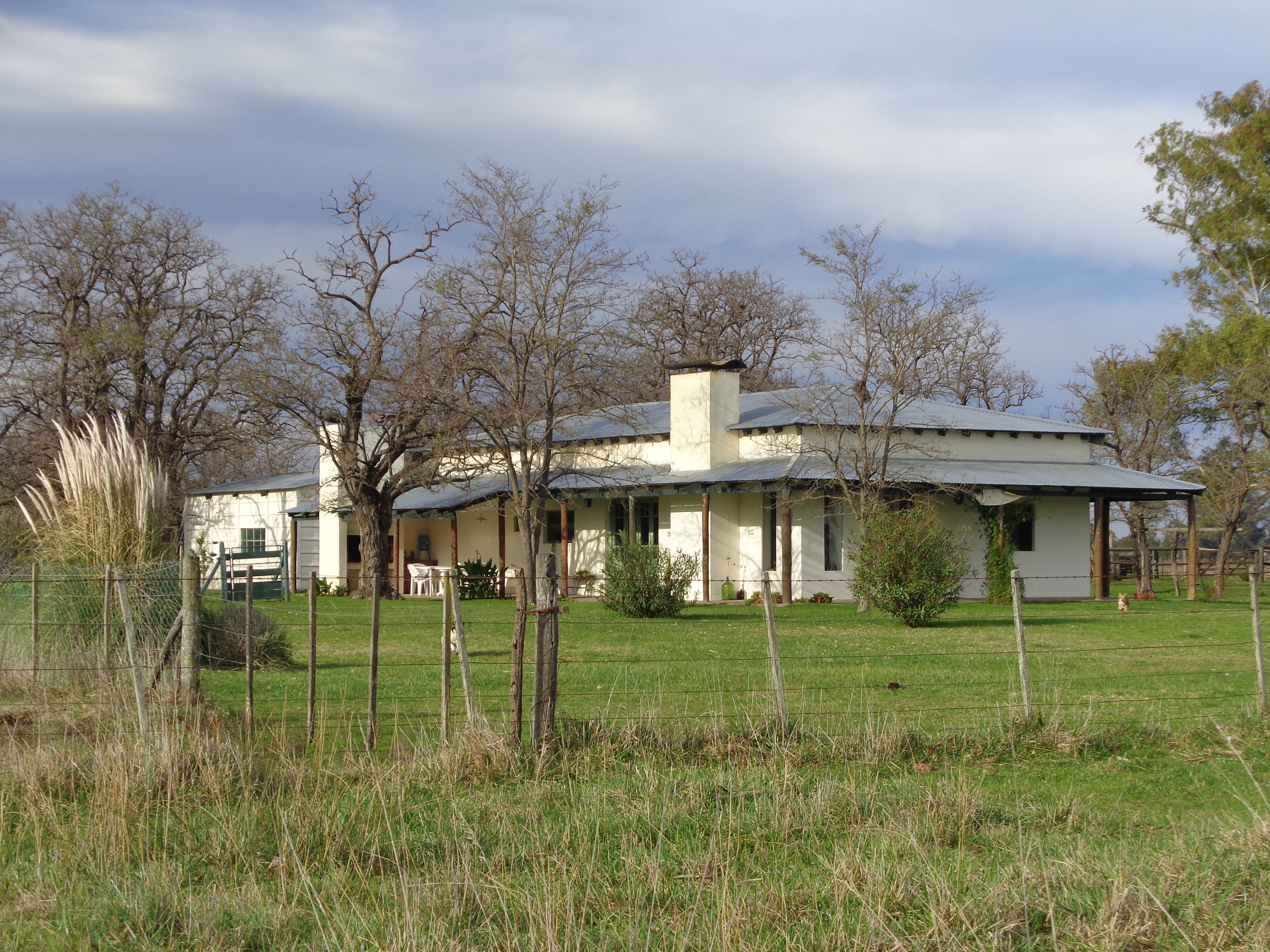 Exelente campo en Las Flores
