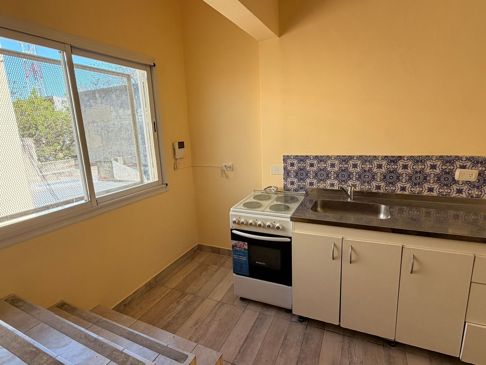 Alquiler - PH 3 ambientes en 3 plantas con terraza privada - Monte Castro