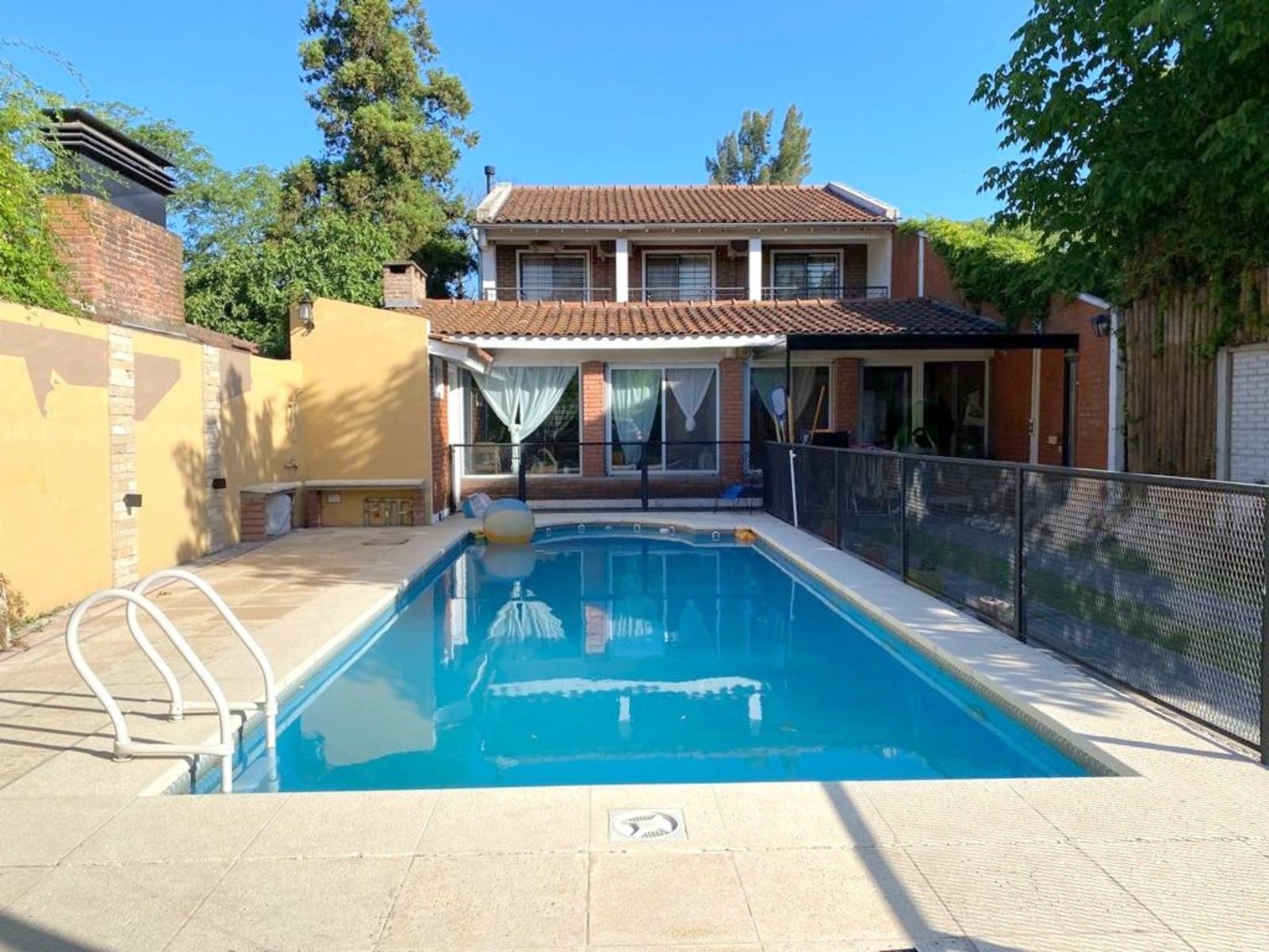 Casa 6 Ambientes En Venta - Francisco Alvarez, Moreno