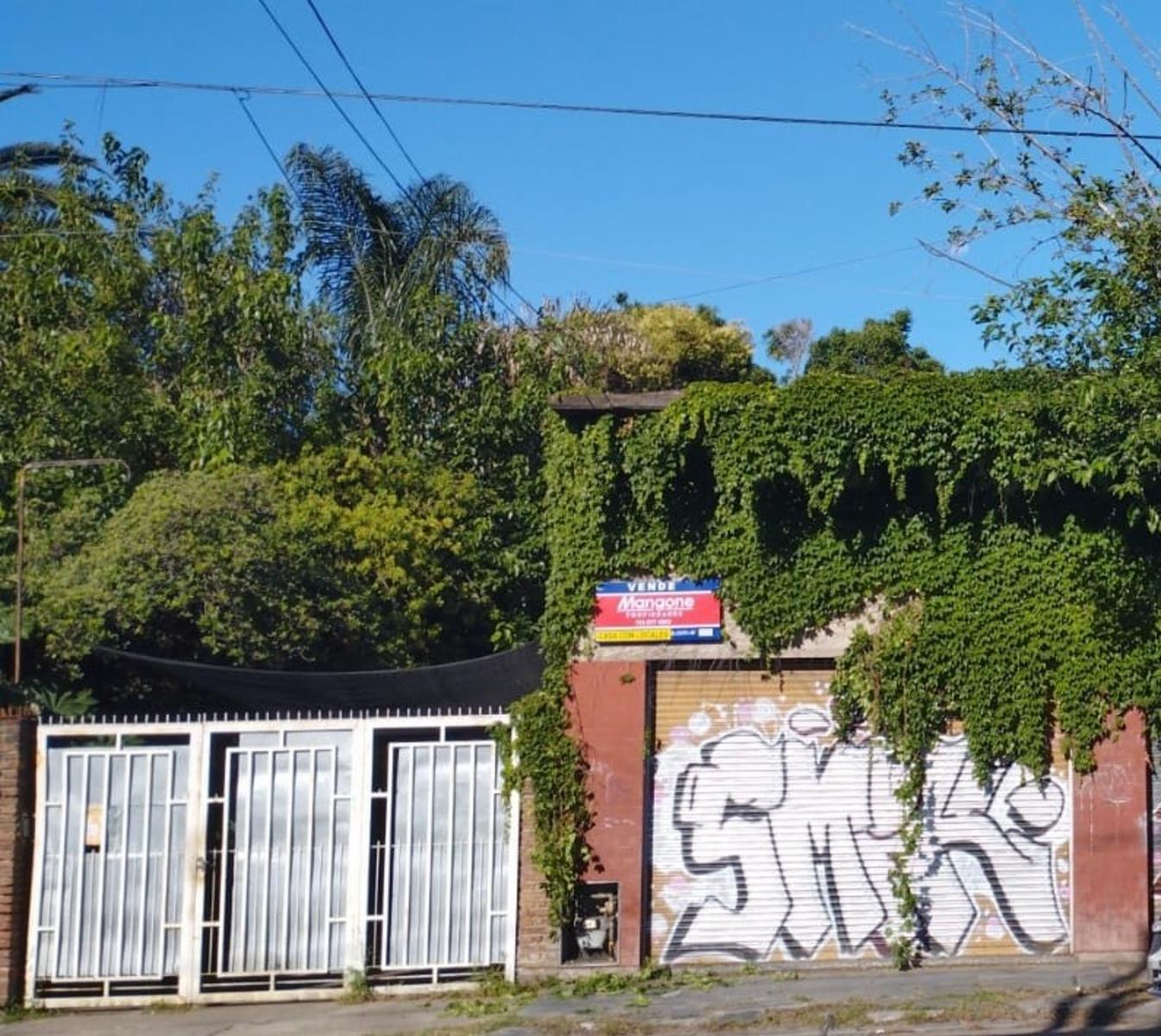 VIVIENDA CON LOCALES SOBRE LOTE DE 15X50.
