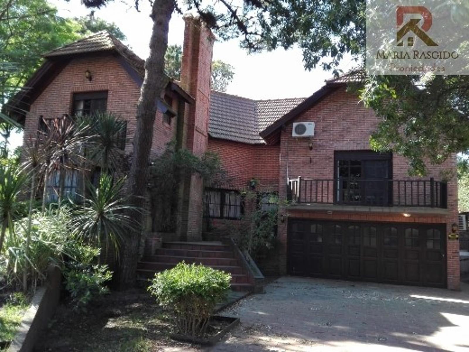 Venta de Casa en Pinamar sobre la calle Eneas
