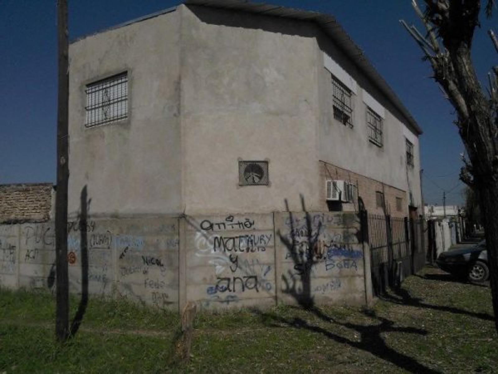 MONTE GRANDE: CASA TIPO DEPARTAMENTO , CON LOCAL/DEPOSITO DE 200 M2