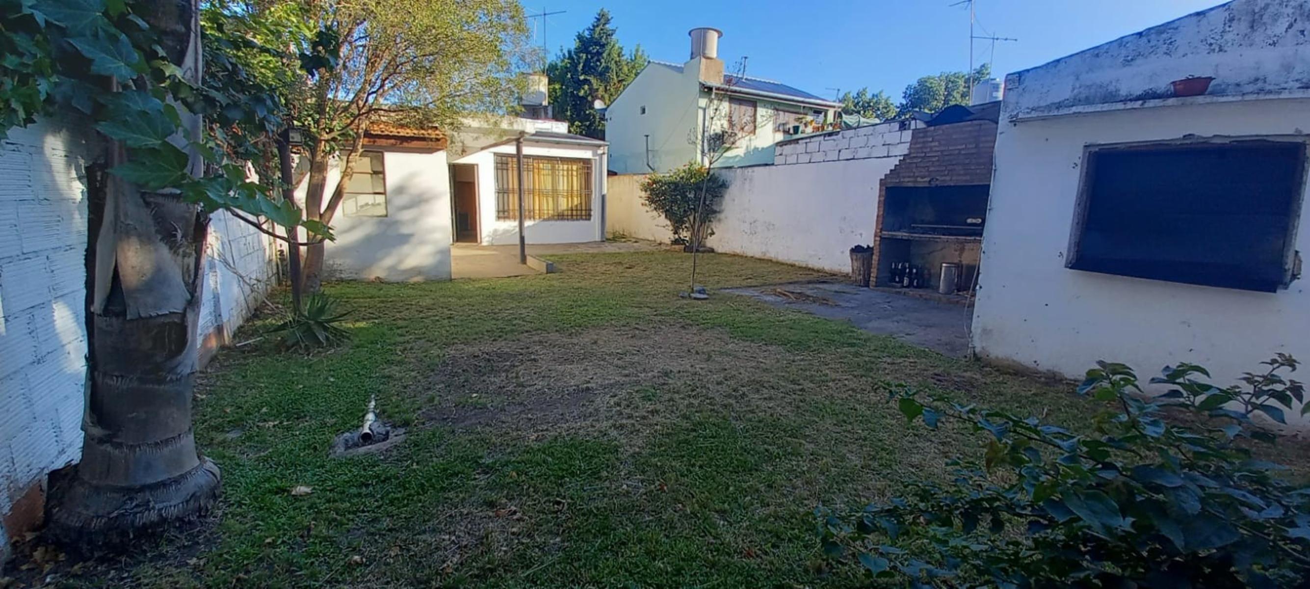 CASA 4 AMB CON COCHERA Y JARDIN - VILLA BALLESTER