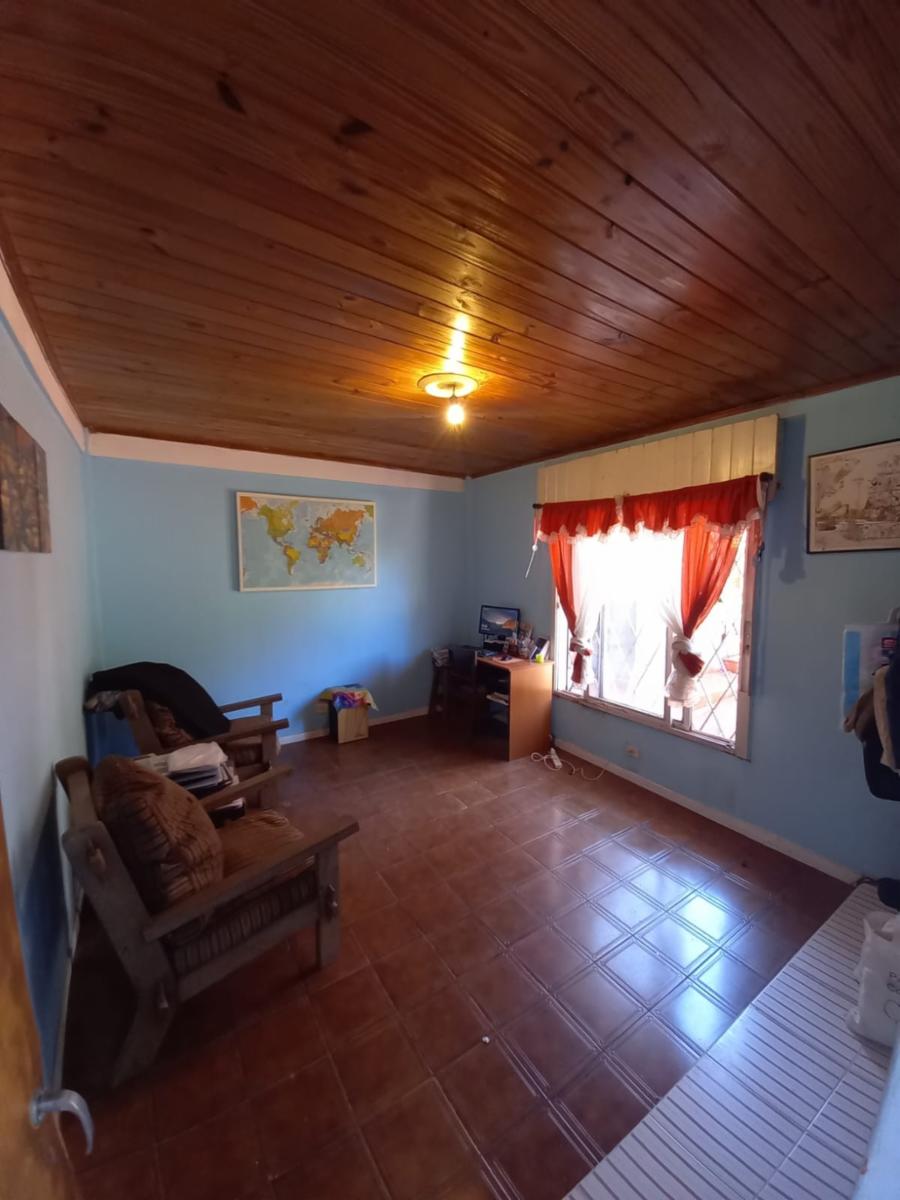 Casa de dos plantas sobre lote 247m2. Udaondo
