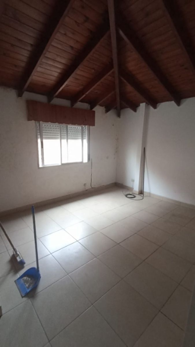Sucre 1006 · Morón — foto 4