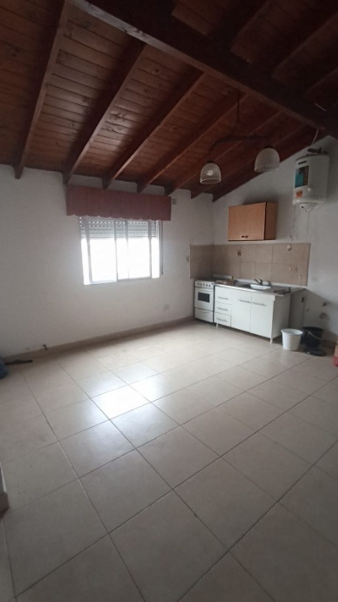 Sucre 1006 · Morón — foto 6