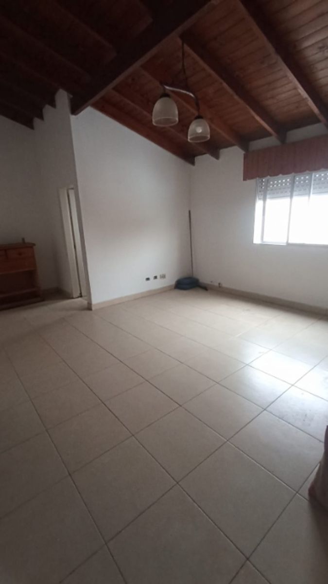 Sucre 1006 · Morón — foto 8