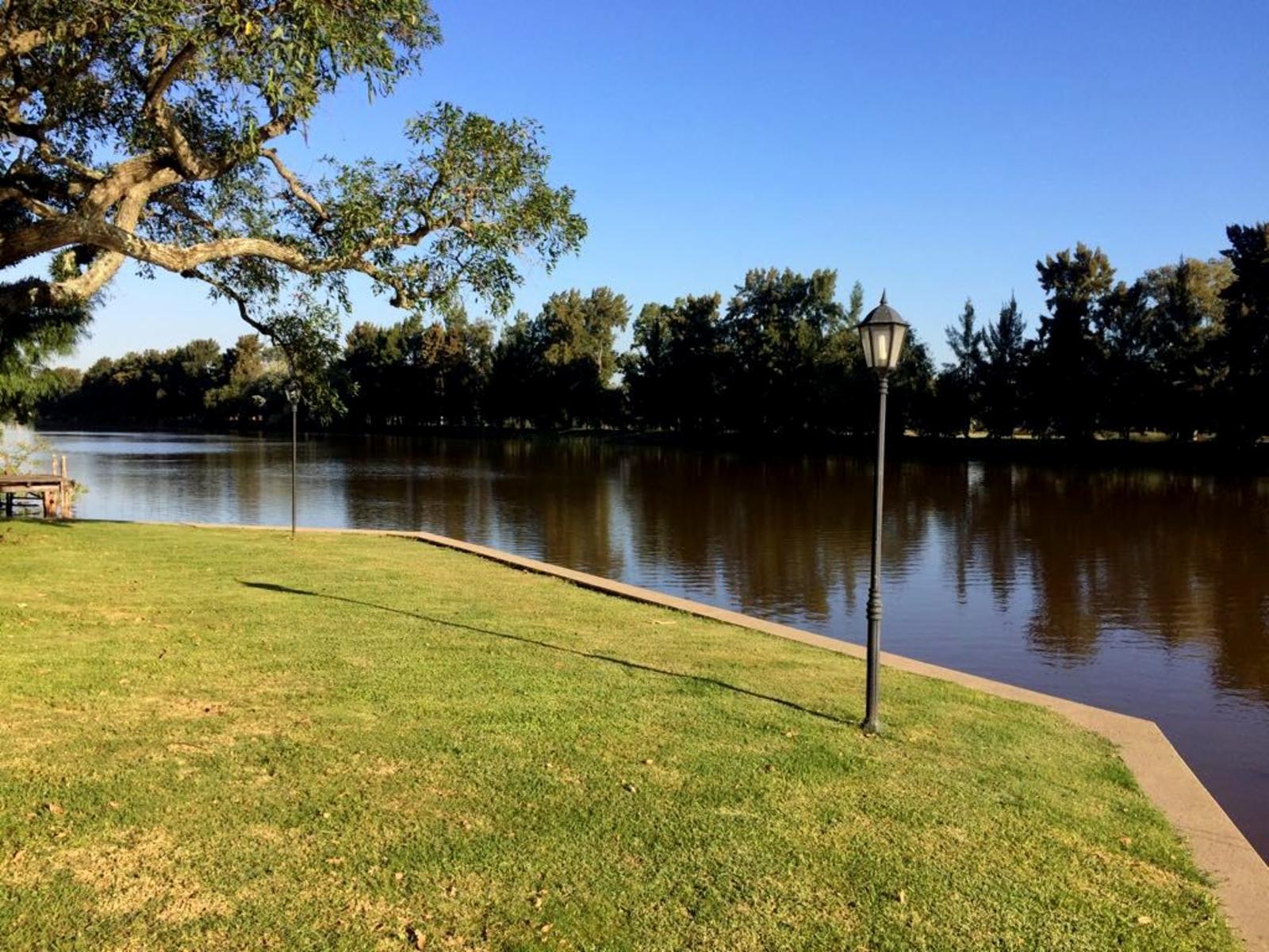 CASA EN VENTA - AL RIO CON AMARRA Y MUELLE - 2000mts de terreno - Barrio Cube - Countries y Barrios Cerrados Escobar · Escobar — foto 14