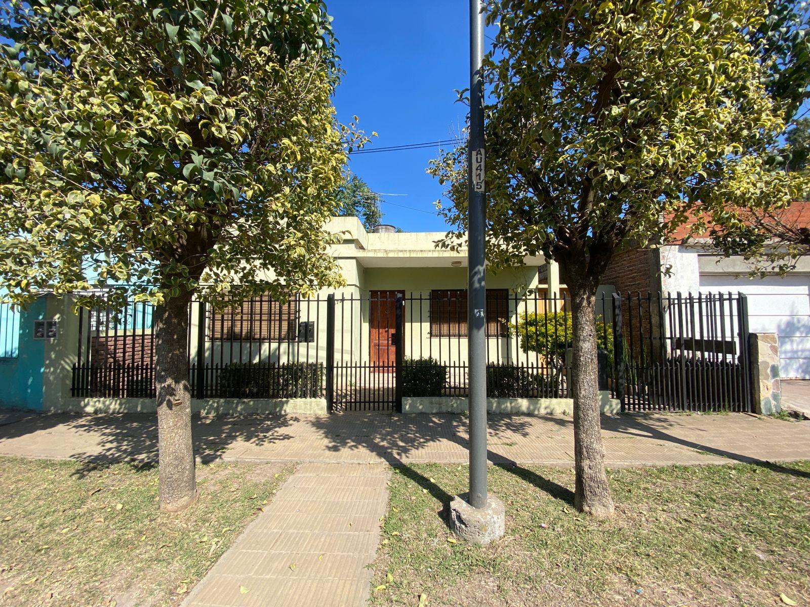 Casa estilo americano de tres ambientes a la venta en San Miguel