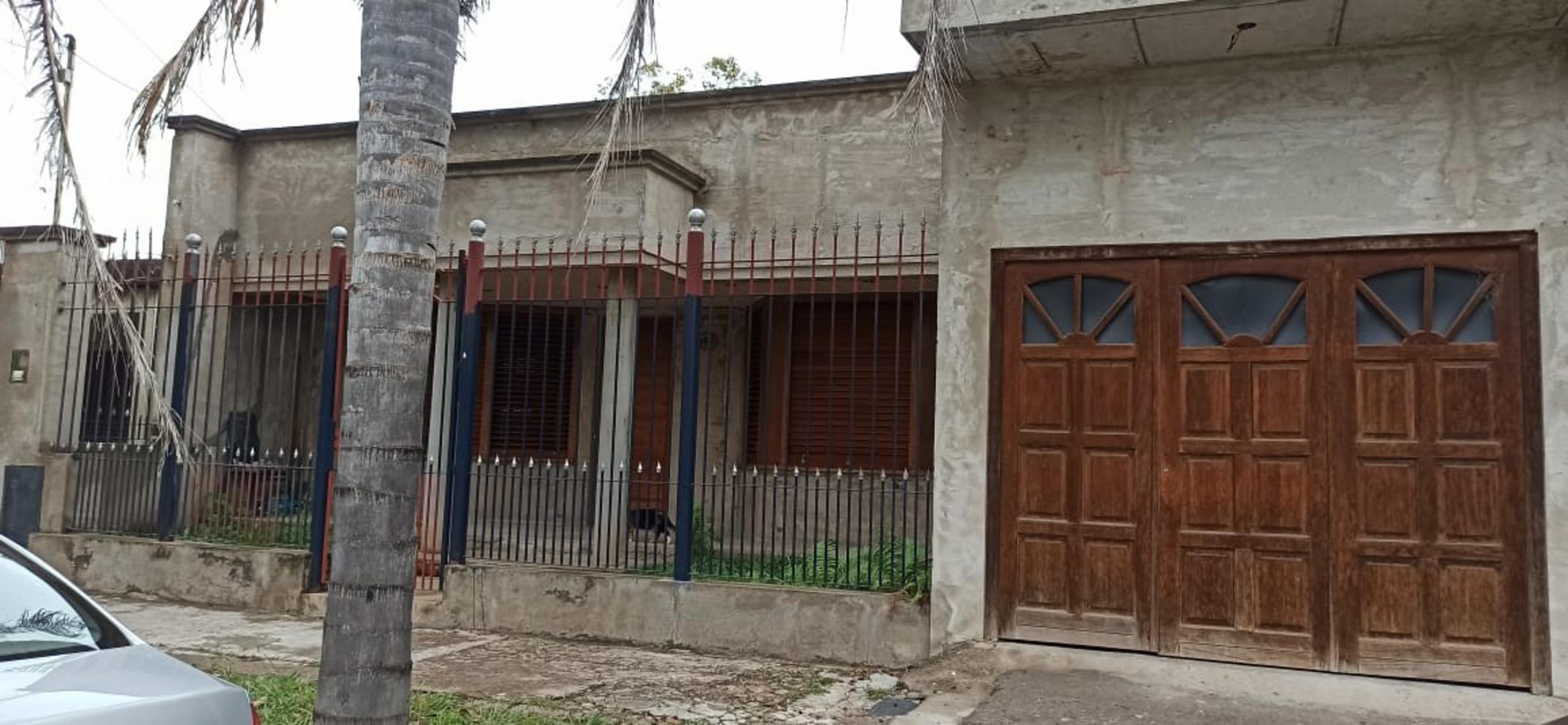 CASA DE 4 AMB. CON COCH. A LA VENTA EN TEMPERLEY. LOTE DE 10,60 X 20,50, APTO CREDITO.