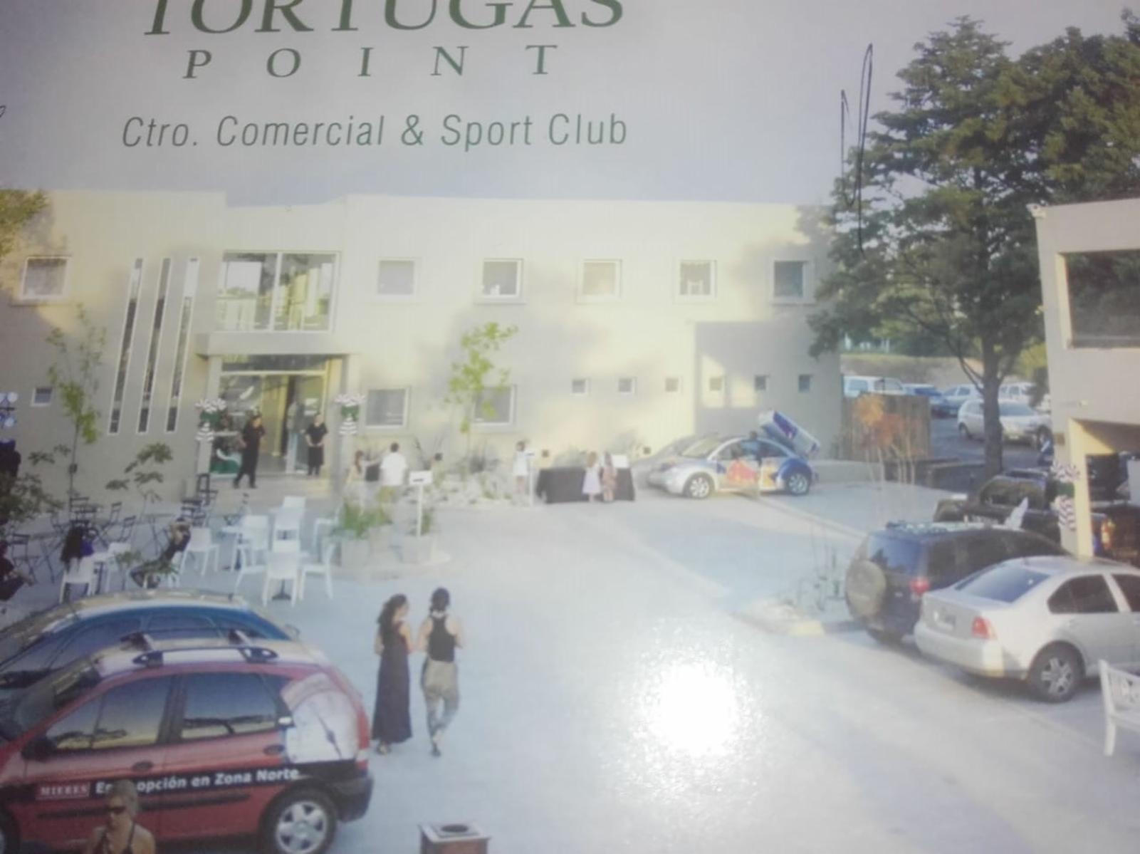 EXCELENTE COMPLEJO DEPORTIVO FUNCIONANDO A FULL TIME, GIMNASIO, RESTAURANTE, CANCHAS DE TENIS CON POLVO DE LADRILLO, OFICINA DE RECEPCIÓN, VESTUARIOS, BAÑOS,  TODOS HABILITADO.