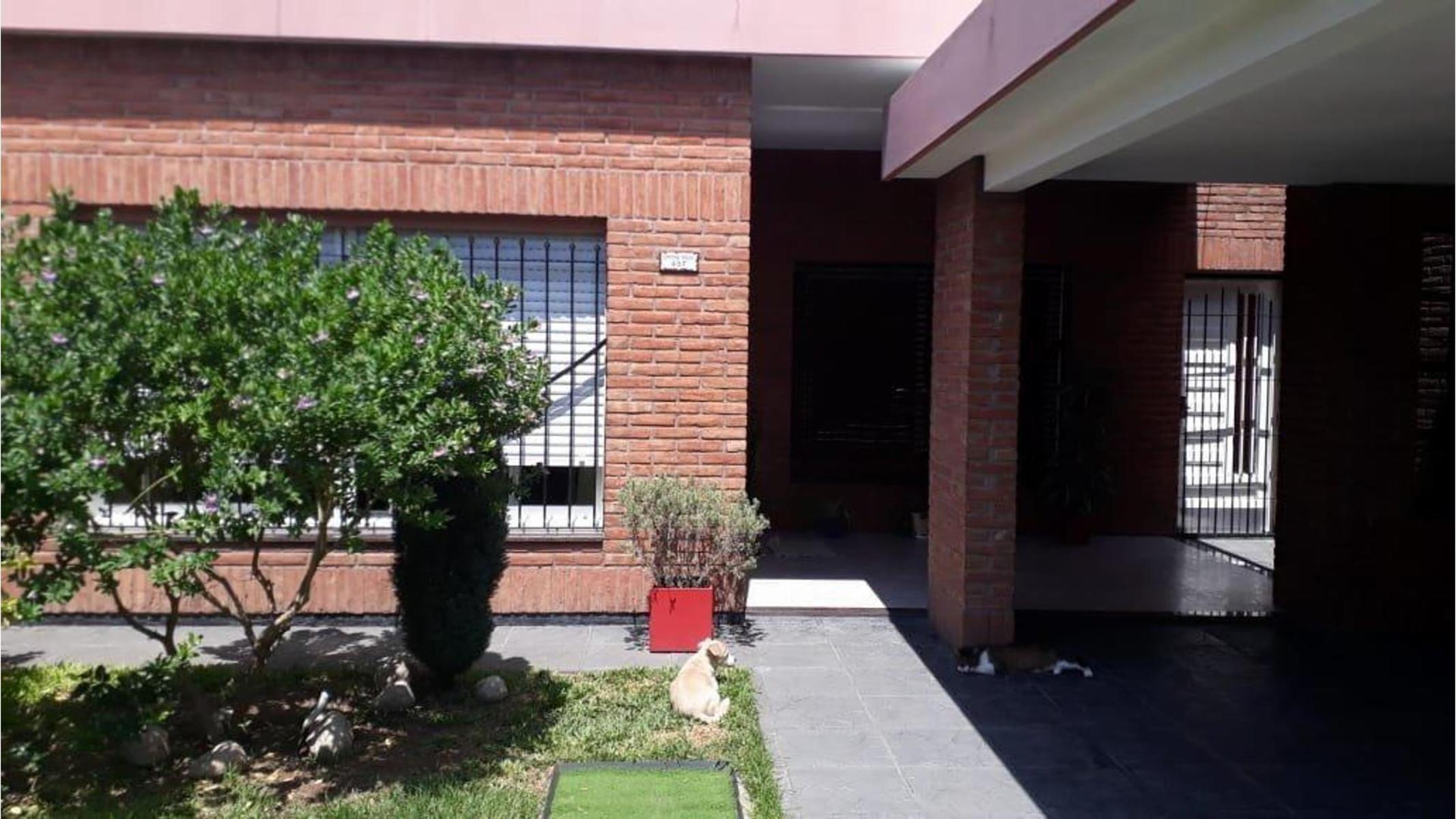 Excelente casa de 4 ambientes en Villa Luzuriaga