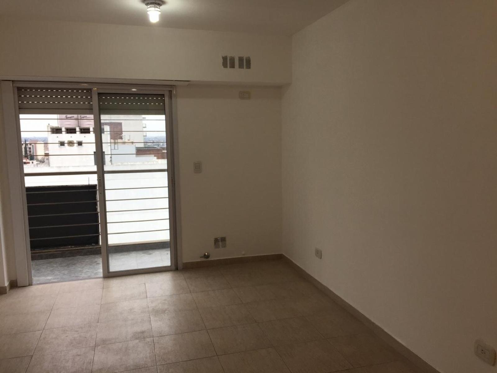 Crisólogo Larralde 1000 · Morón — foto 7