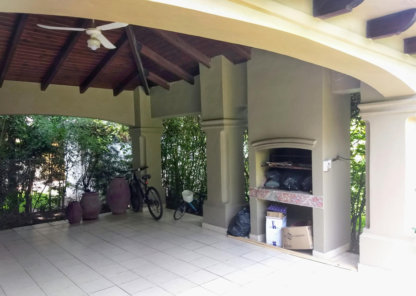 Vendo casa 4 dormitorios apta credito Yerba Buena Golf Country Club · Yerba Buena — foto 3