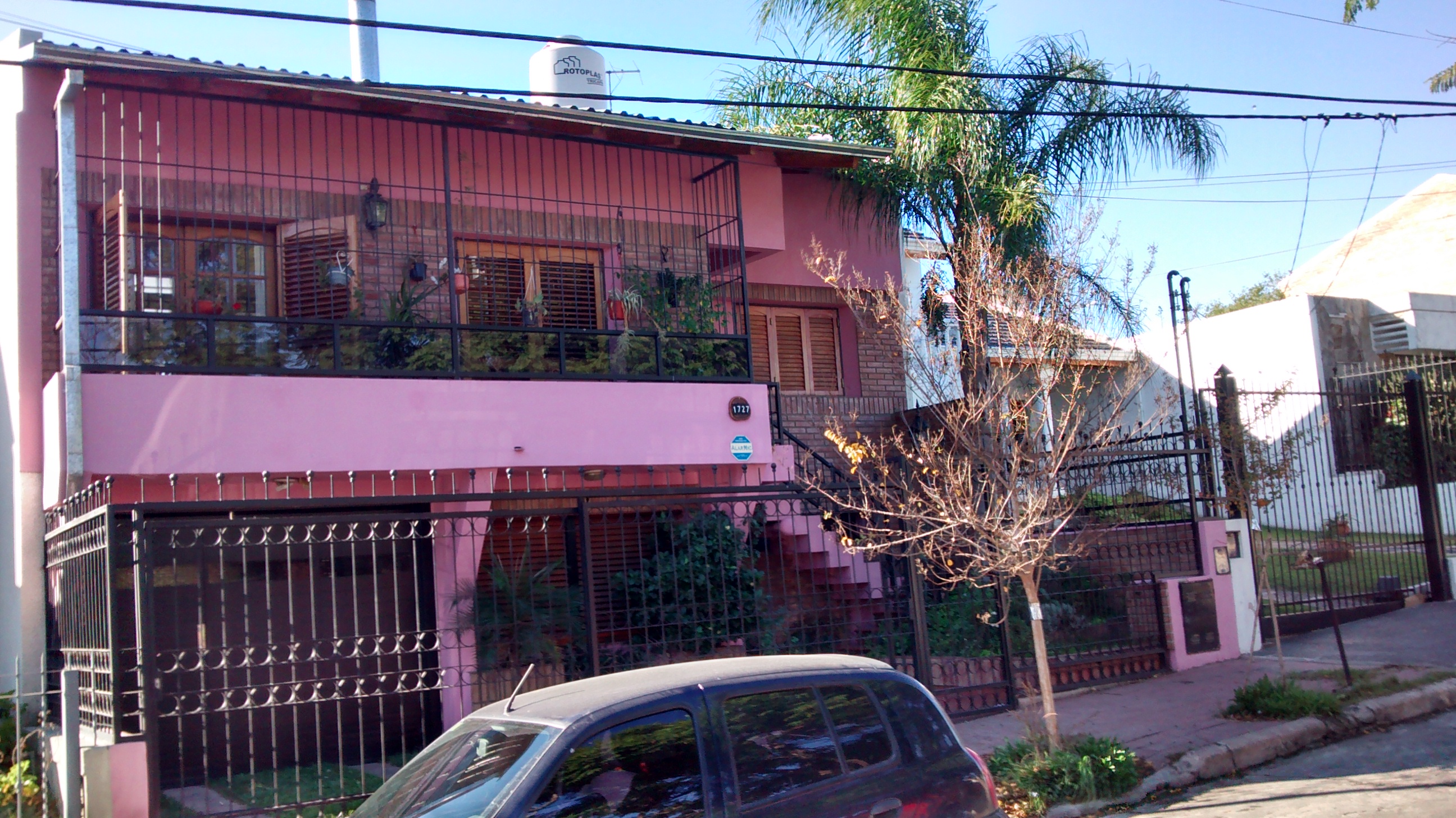 ESPECTACULAR CASA DE 3 DORMITORIOS MAS PILETA Y QUINCHO AMPLISIMO!! NO PERDER OPORTUNIDAD!!! RECIBIMOS PROPIEDAD MENOR!!! MAS UN DEPTO INDEPENDIENTE DE 1 DORMITORIO!!