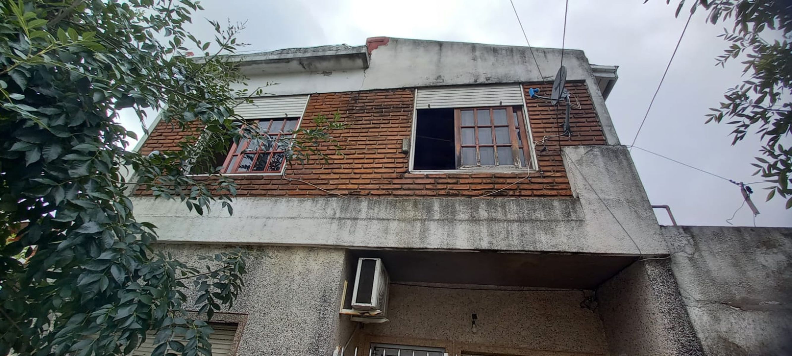 Departamento 2 ambientes en 1º piso al frente con patio. SIN EXPENSAS. Ramos Mejia