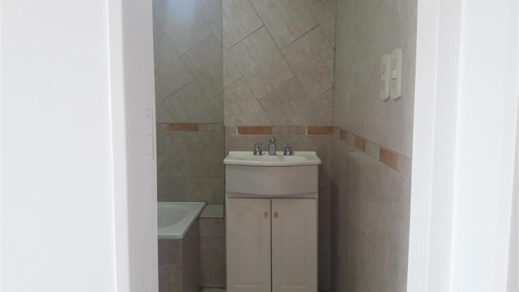 Manuel Lainez 900 · Morón — foto 3