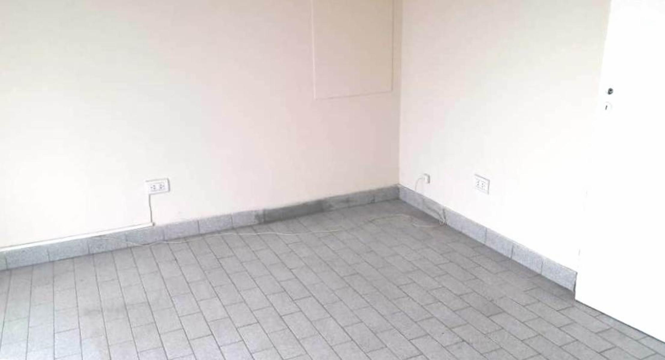 Avenida Brtolome Mitre 689 · Moreno — foto 3