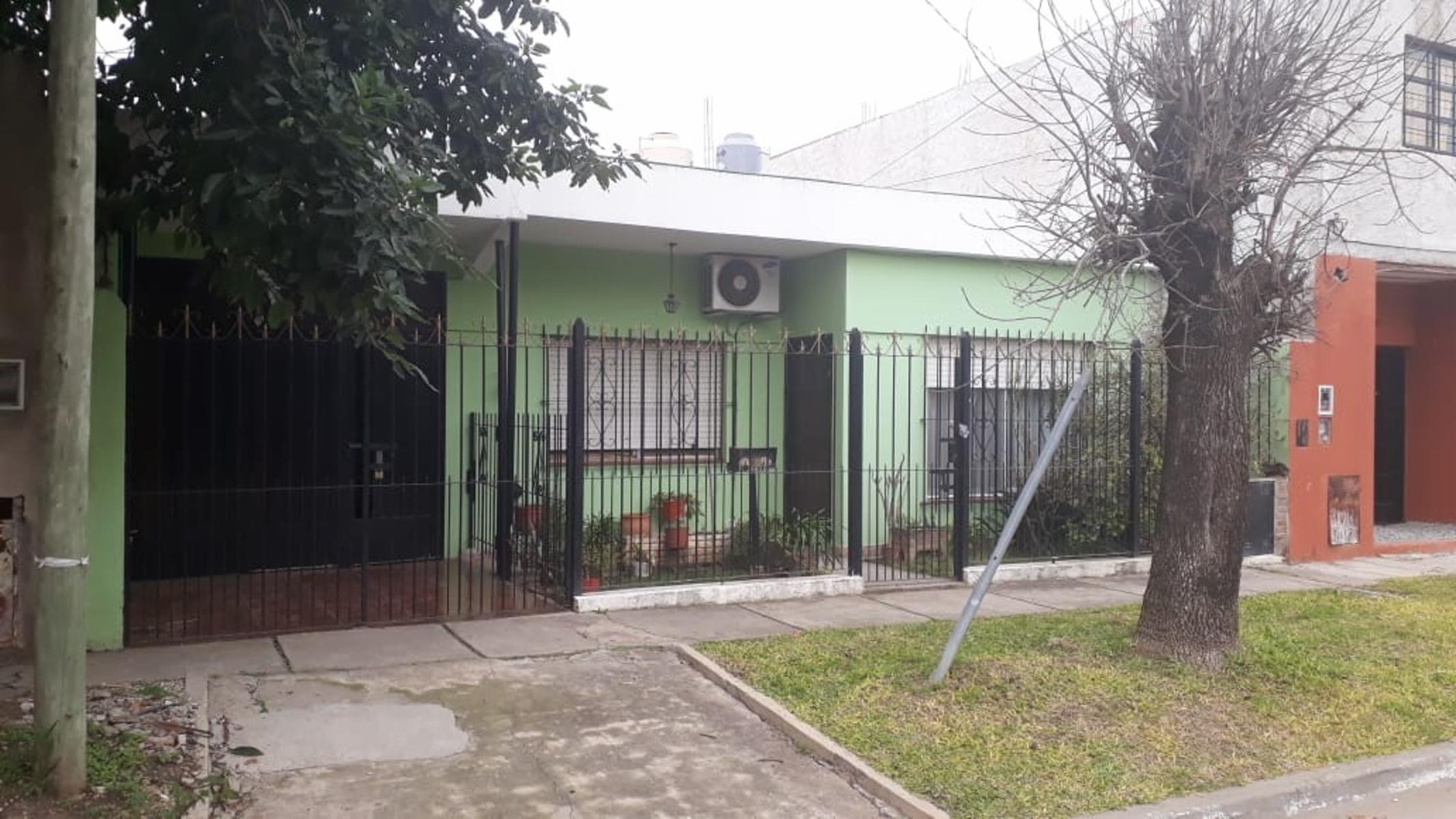 Casa 4 Ambientes EN VENTA, Nahuel Huapi 300, Ituzaingó Norte