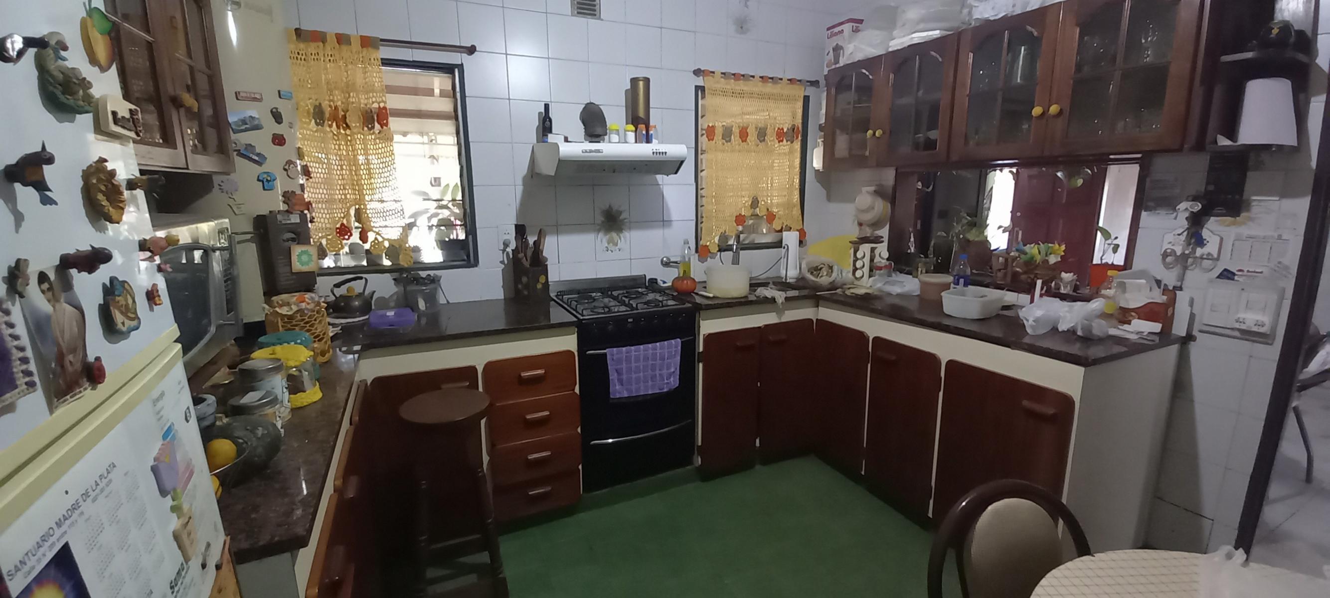 Oportunidad: PH 4 ambientes con patio y terraza + 2 locales y un galpón- Villa Ballester