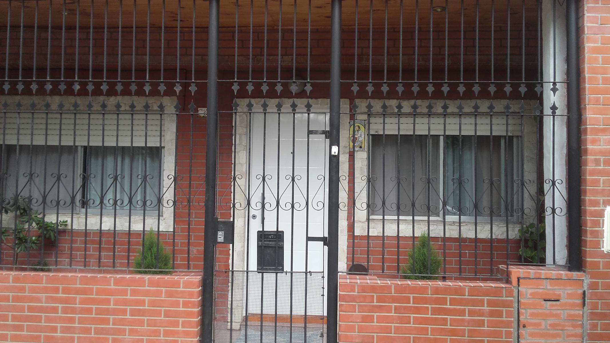 Excelente Propiedad Casa al Frente 4 ambientes Zona Billinghurst