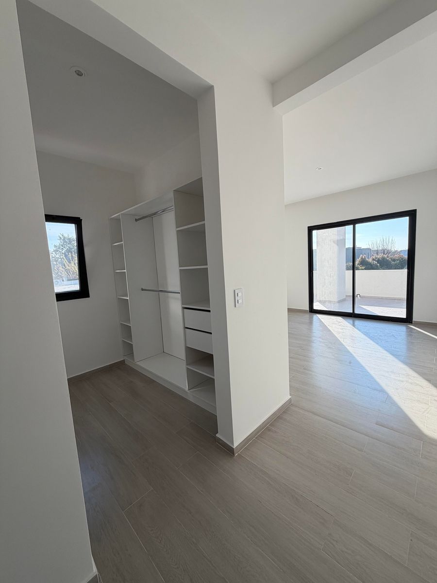 Los Arenales 1110 · Escobar — foto 12