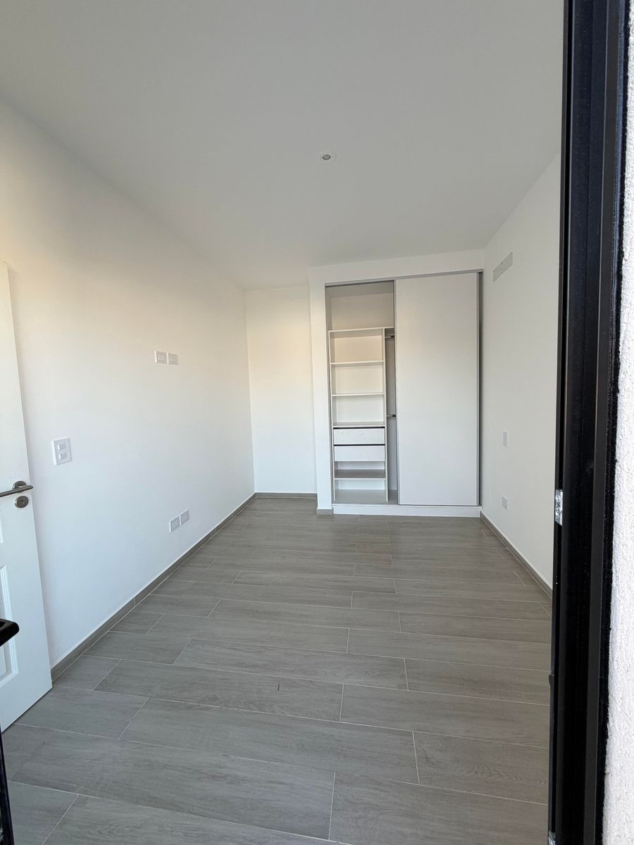 Los Arenales 1110 · Escobar — foto 13