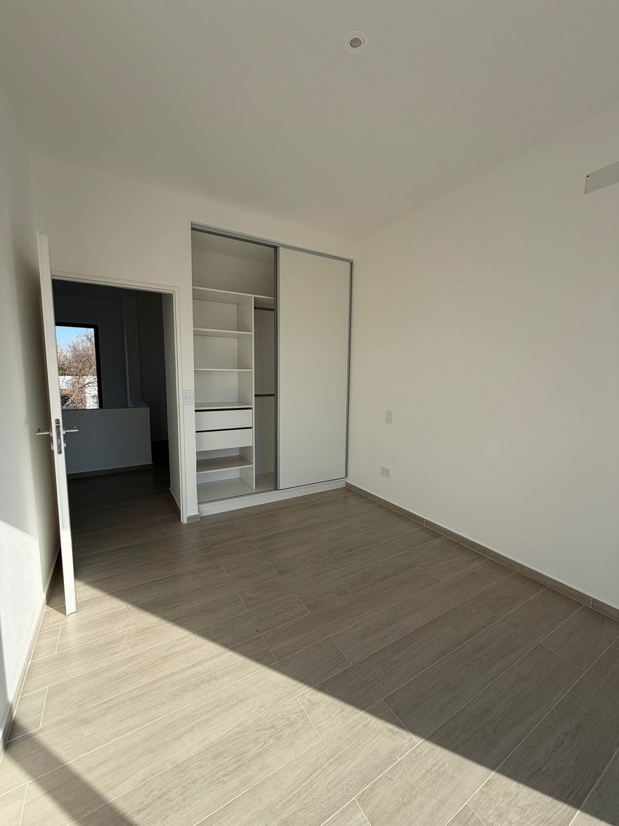 Los Arenales 1110 · Escobar — foto 14