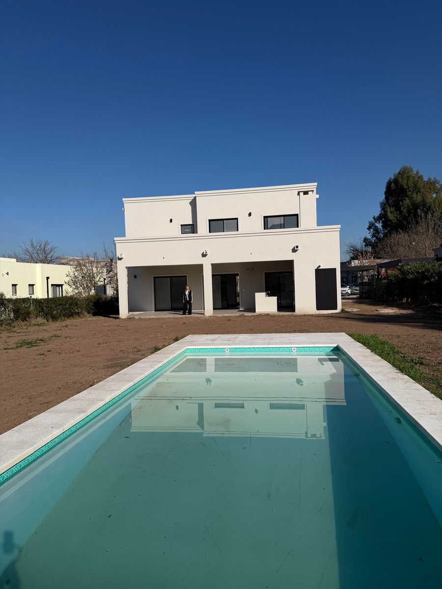 Los Arenales 1110 · Escobar — foto 16