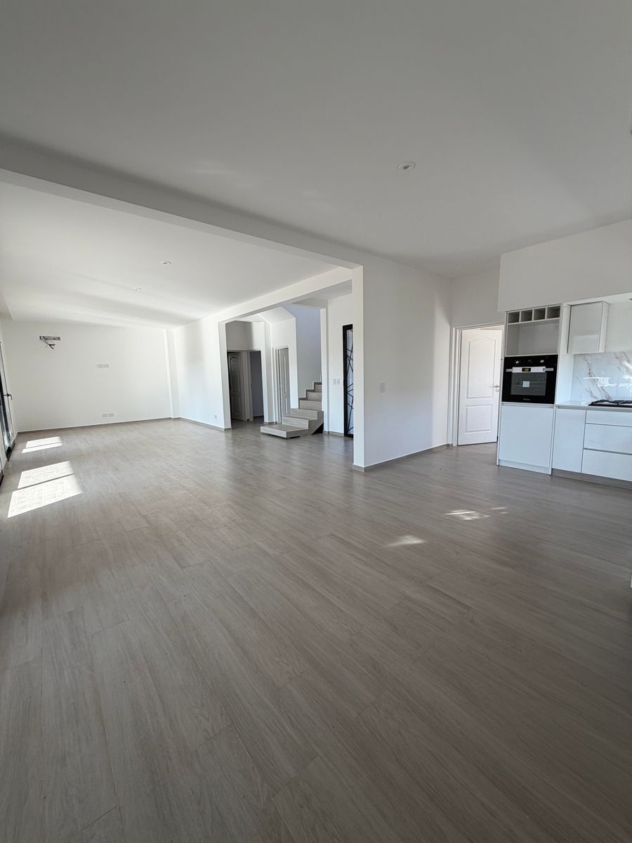 Los Arenales 1110 · Escobar — foto 3