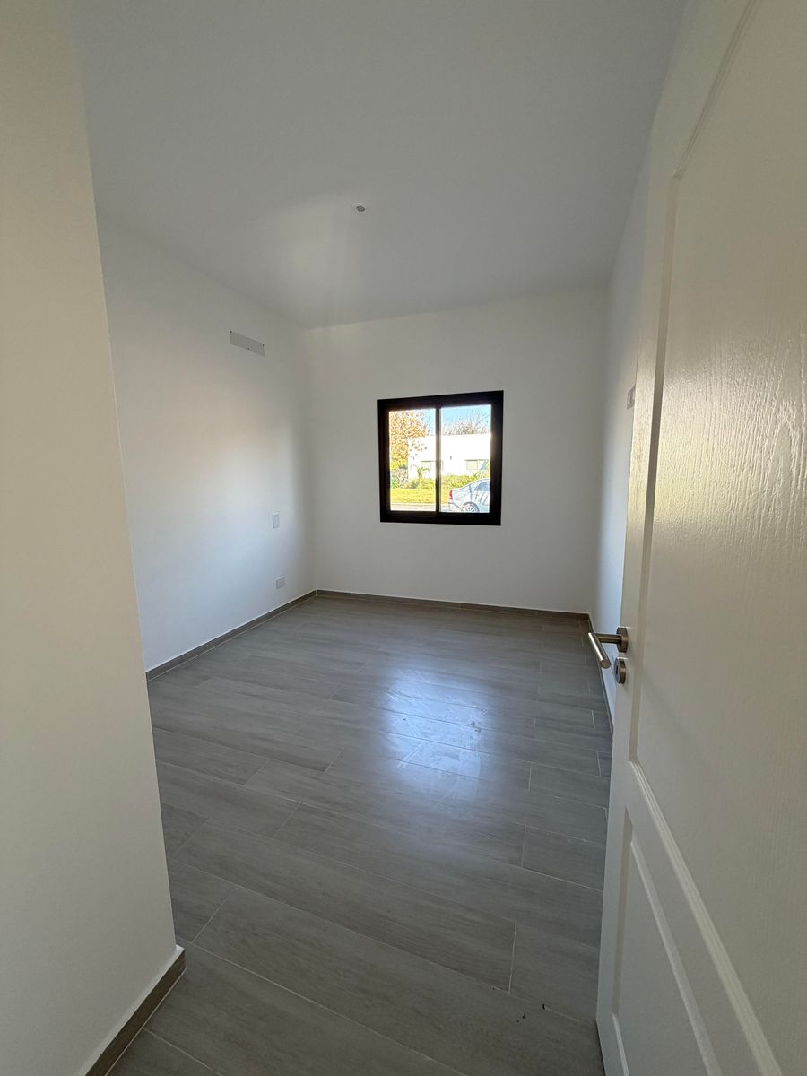 Los Arenales 1110 · Escobar — foto 4