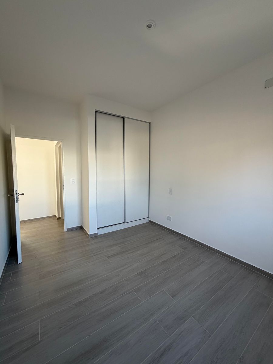 Los Arenales 1110 · Escobar — foto 6