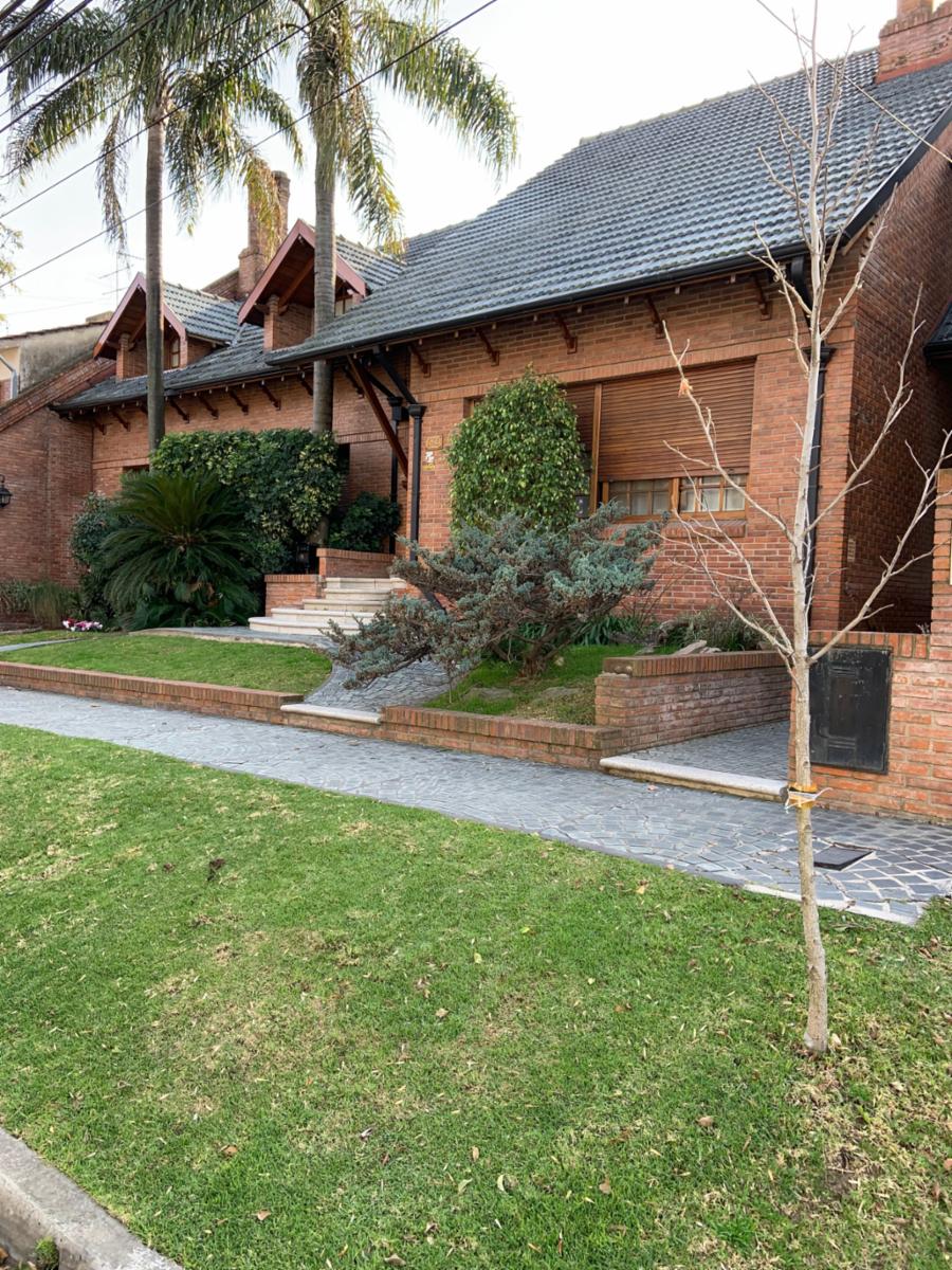 NUEVO VALOR APTA CREDITO VENTA CHALET DE GRAN CATEGORÍA S/ 2 LOTESDE 600m2 C.JARDIN