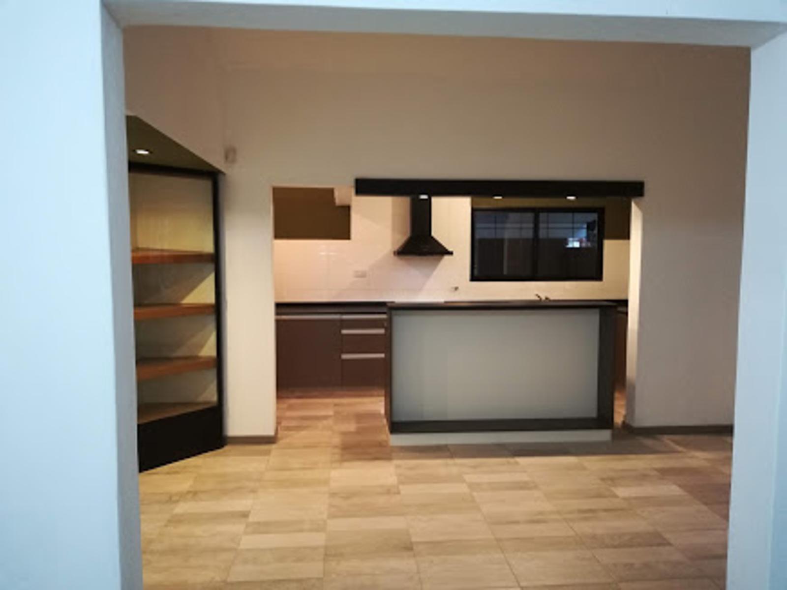 CASA VENTA CARLOS PAZ CON PILETA CENTRICA · Punilla — foto 11