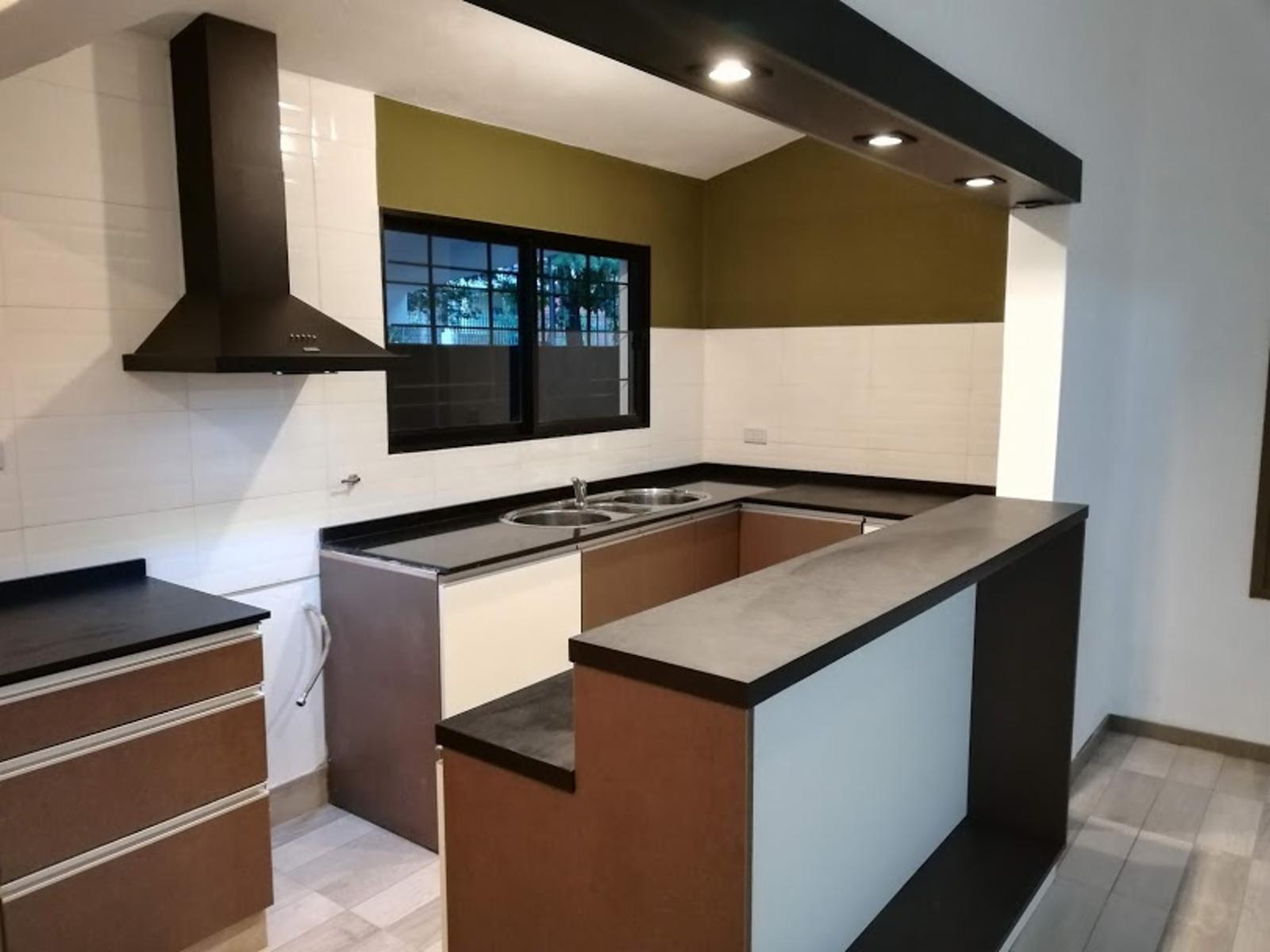 CASA VENTA CARLOS PAZ CON PILETA CENTRICA · Punilla — foto 14