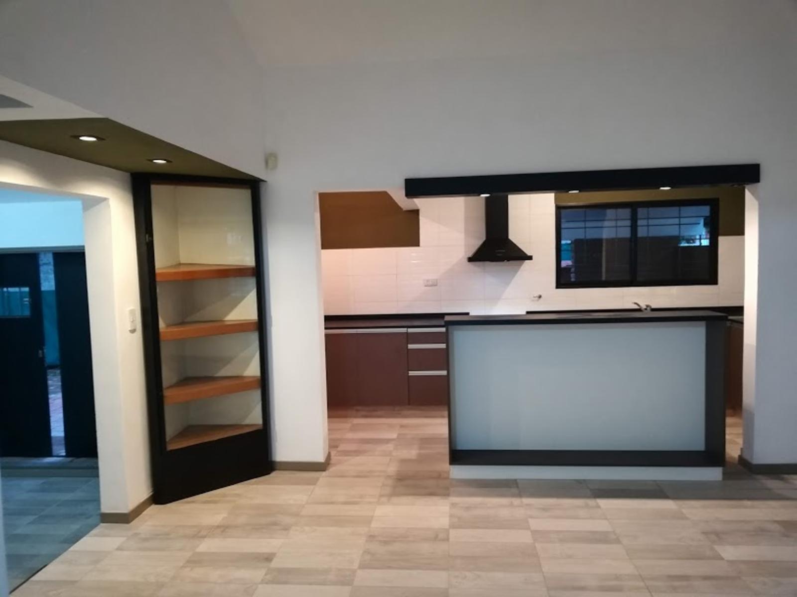 CASA VENTA CARLOS PAZ CON PILETA CENTRICA · Punilla — foto 18