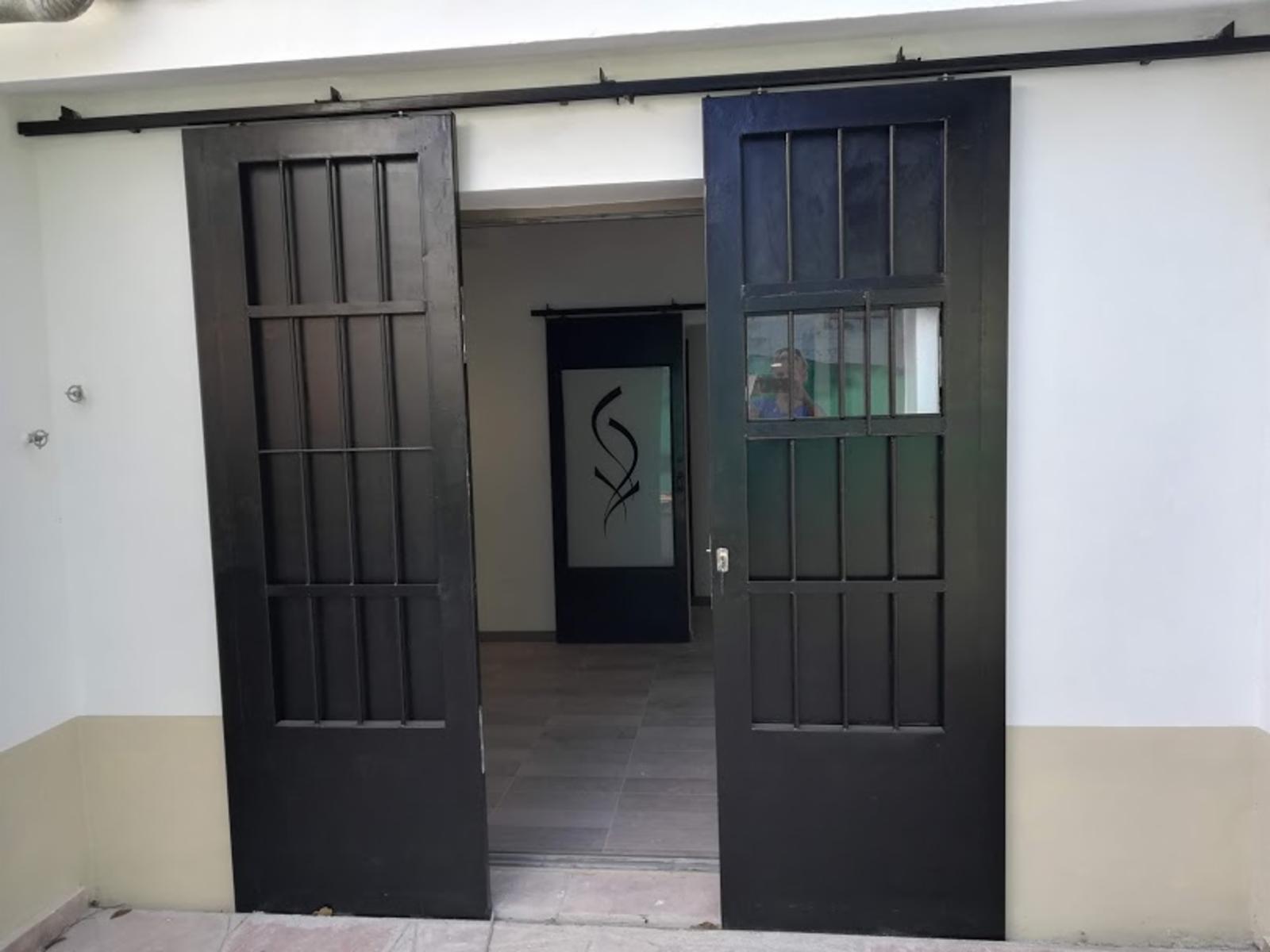 CASA VENTA CARLOS PAZ CON PILETA CENTRICA · Punilla — foto 3