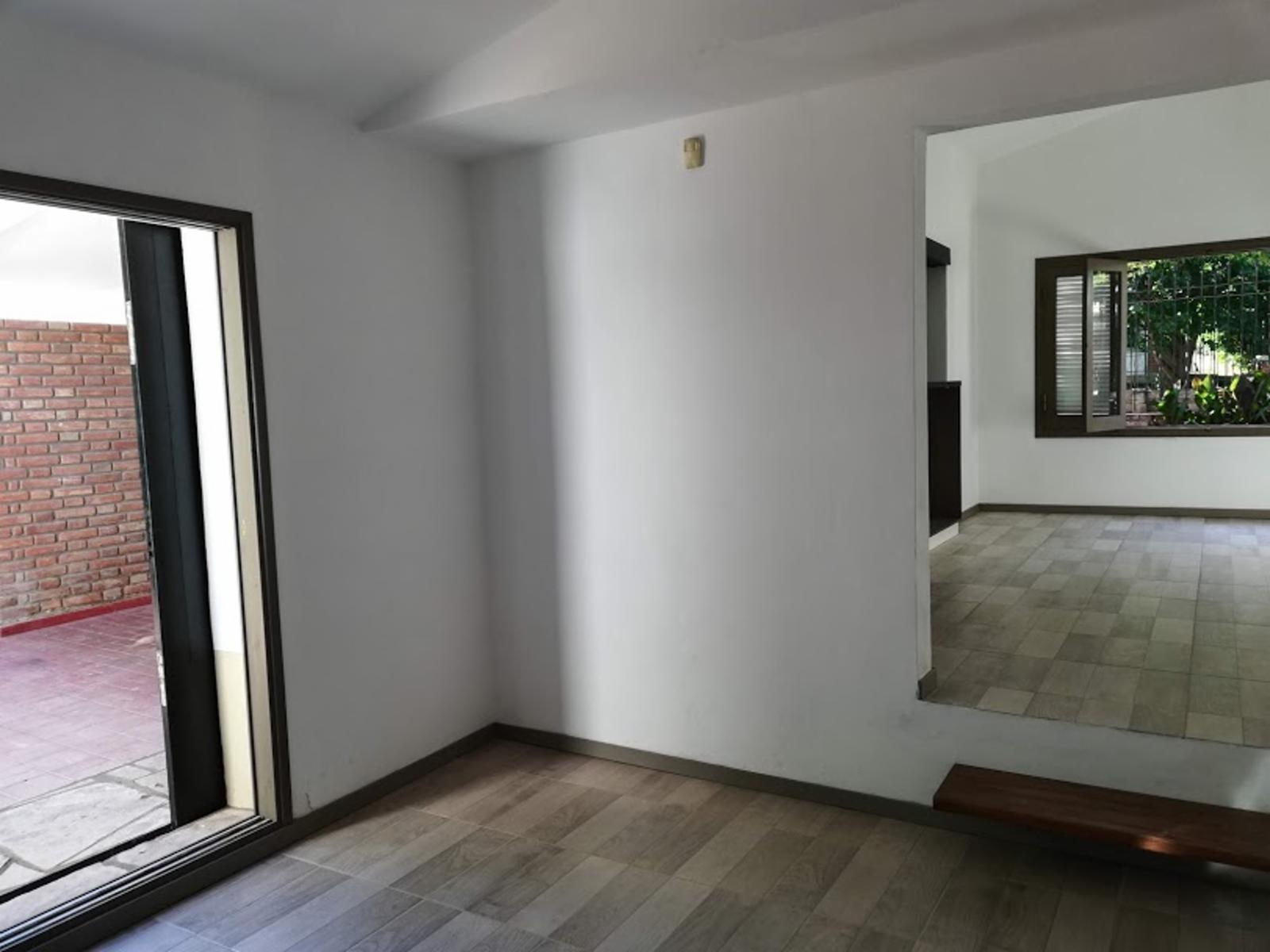 CASA VENTA CARLOS PAZ CON PILETA CENTRICA · Punilla — foto 32