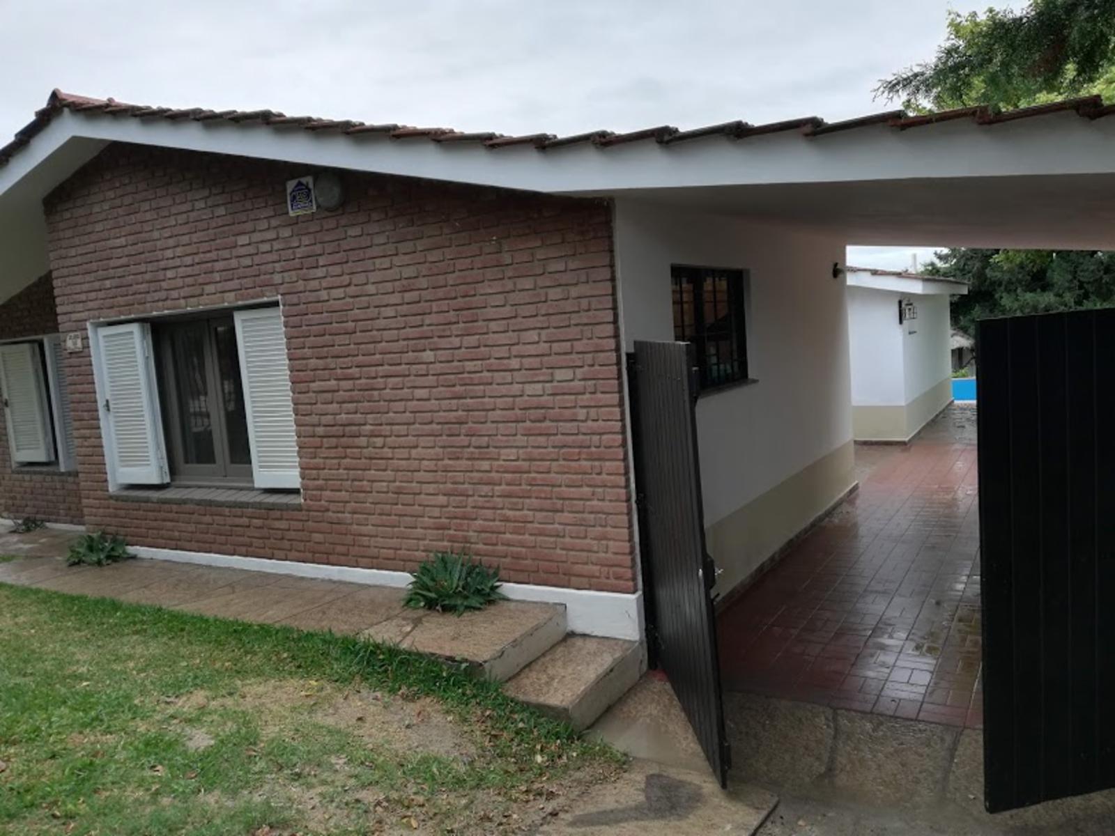 CASA VENTA CARLOS PAZ CON PILETA CENTRICA · Punilla — foto 5