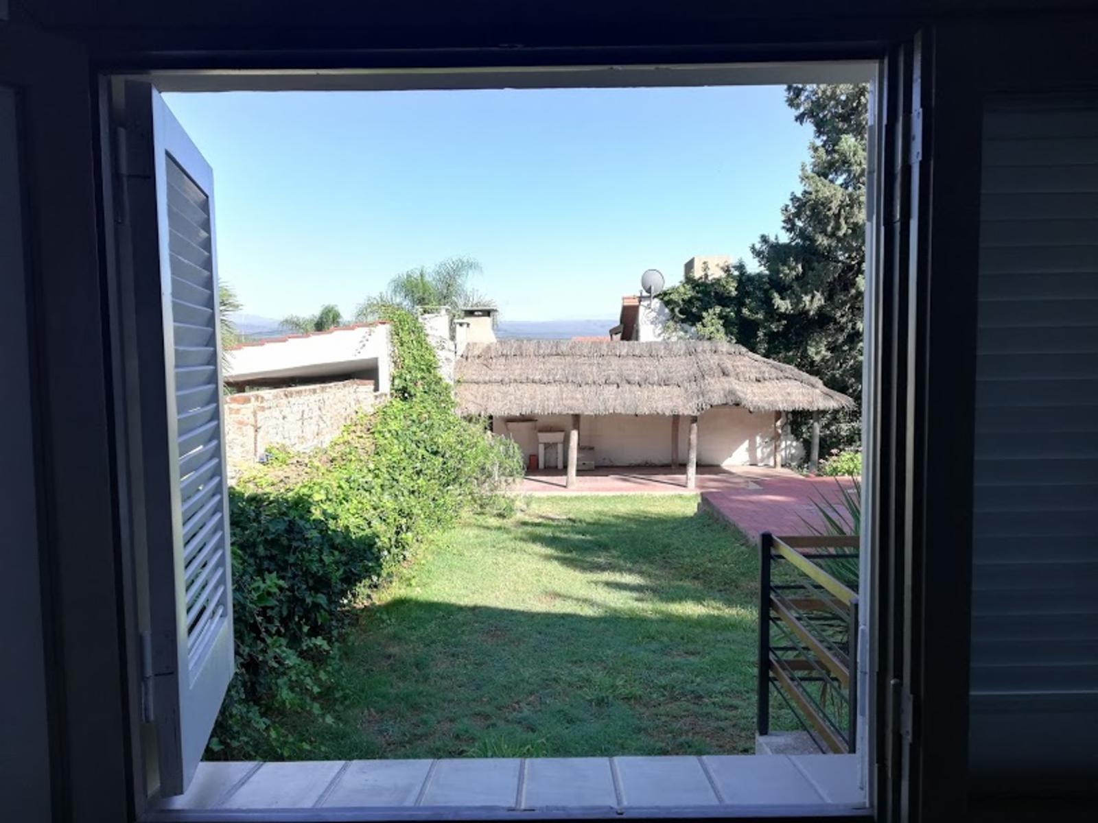 CASA VENTA CARLOS PAZ CON PILETA CENTRICA · Punilla — foto 43
