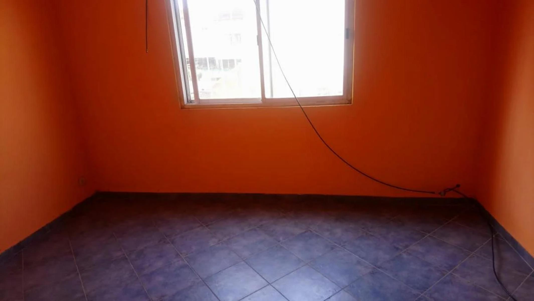 Casa PH 2 ambientes en planta alta al frente.