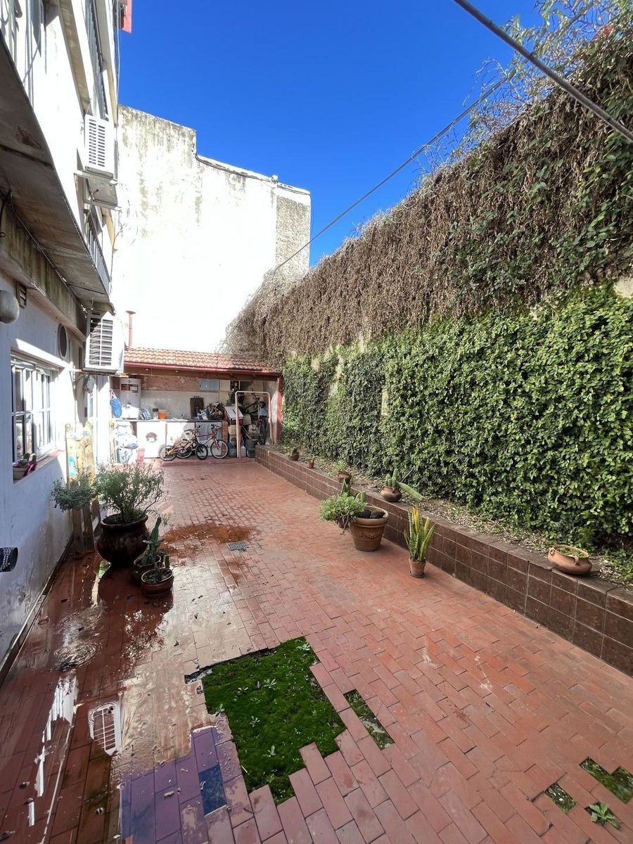 AV.DIRECTORIO 2400 · Flores — foto 18