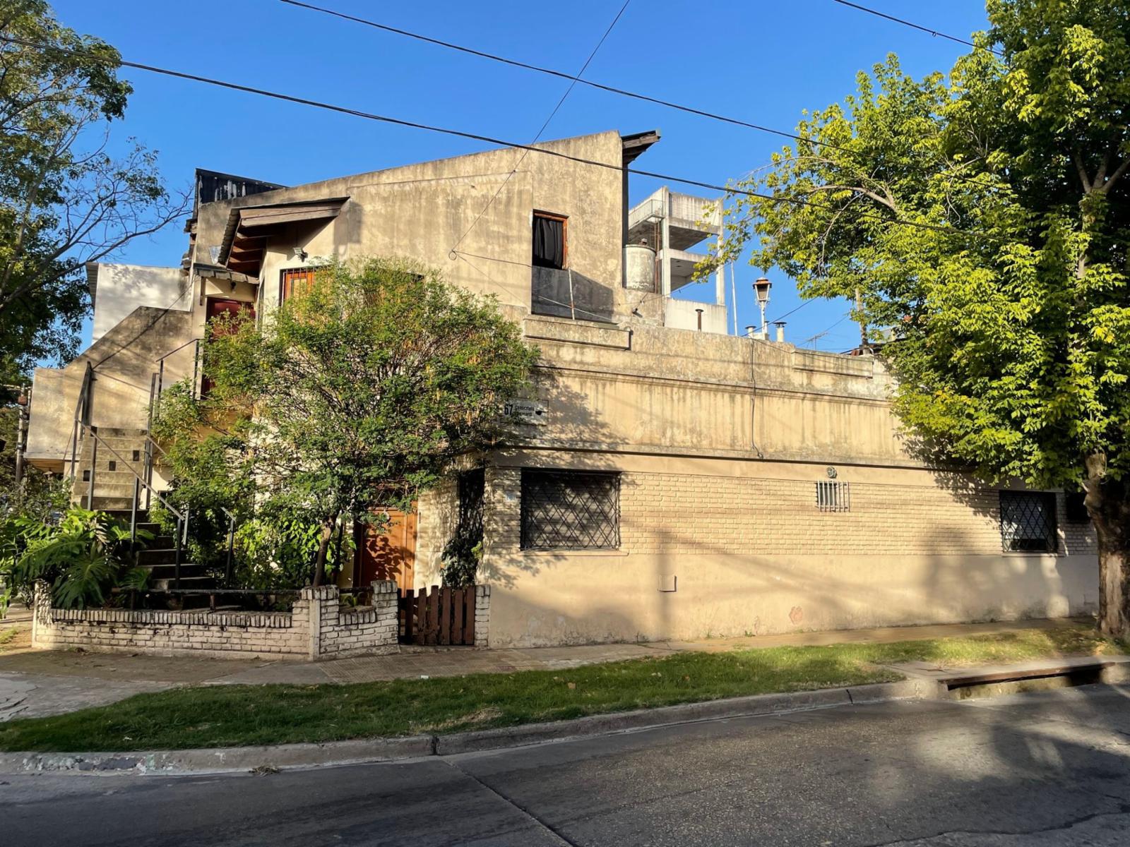 Casa sobre lote propio + Departamento