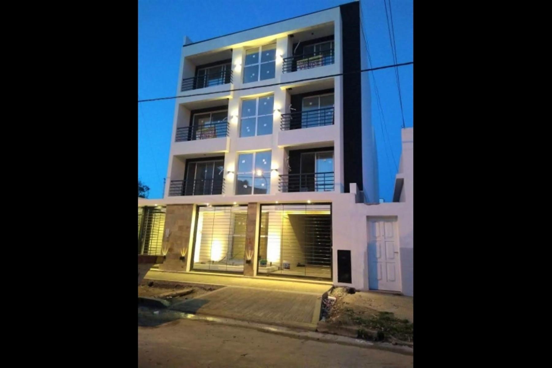 Departamento de 3 ambientes con cochera Y PATIO